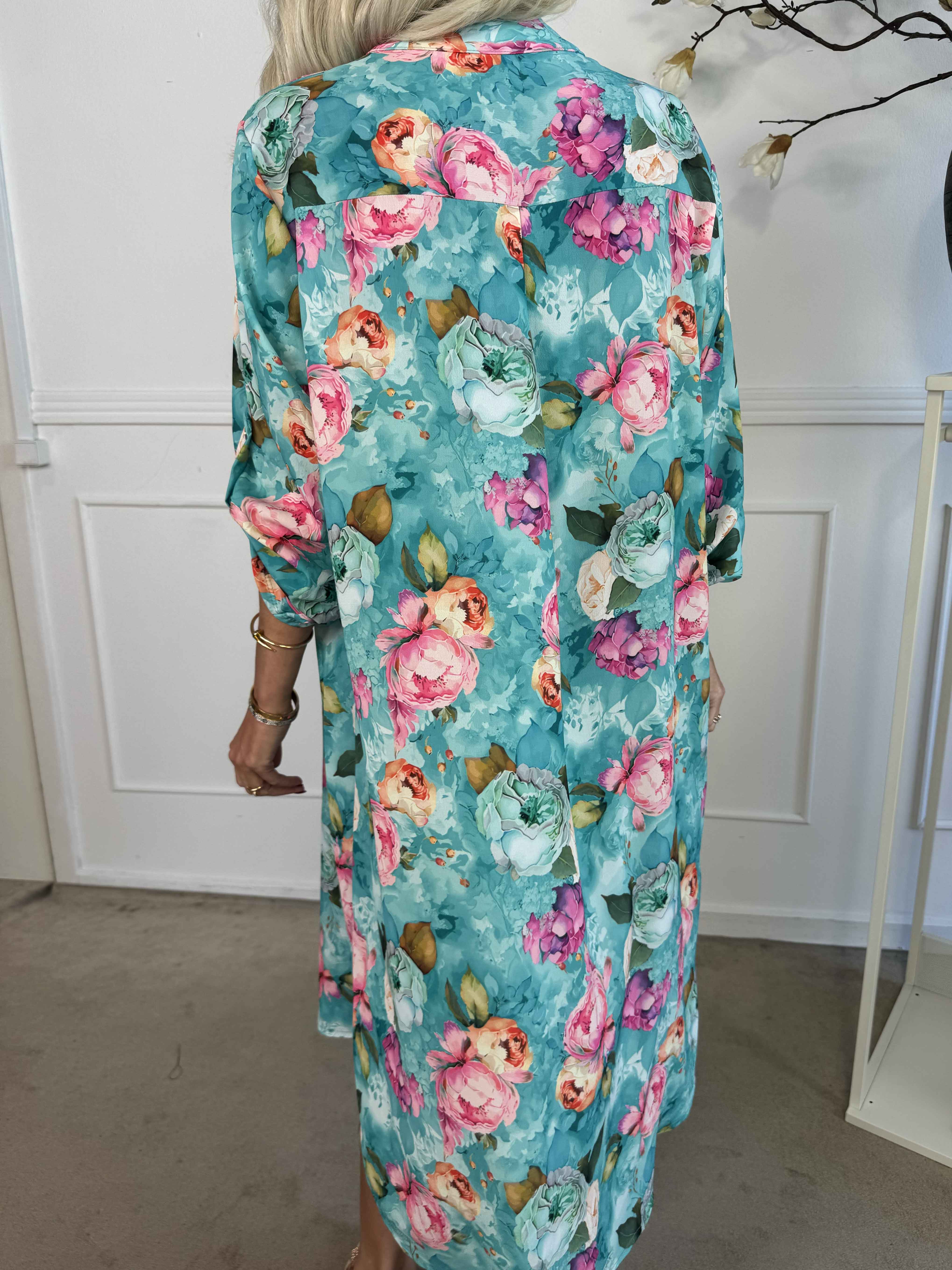 Vanesa Flower Dress - Klänning i lätt viskos med blommiga motiv